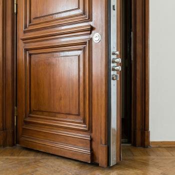 Sécuriser son appartement à Genève : Faut-il changer sa porte ou la blinder ?